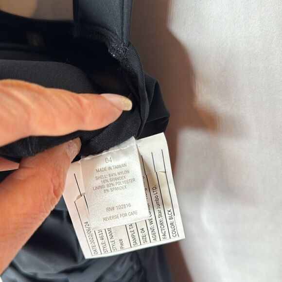 Garnett Hill Ruched Front Crossover One Piece Bathing Suit. Size 4. - Picture 9 of 12